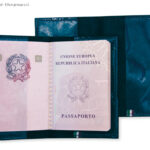 Copertina porta passaporto in ecopelle con due tasche