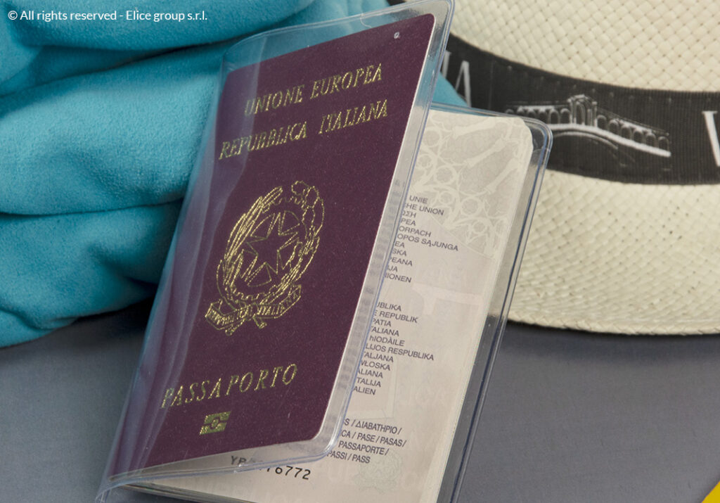 comprare copertura trasparente porta passaporto
